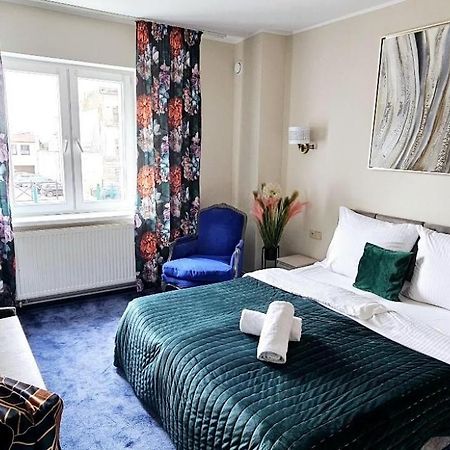Rynek 14 & Restaurant Bed & Breakfast อีนอวรอตสวาฟ ภายนอก รูปภาพ