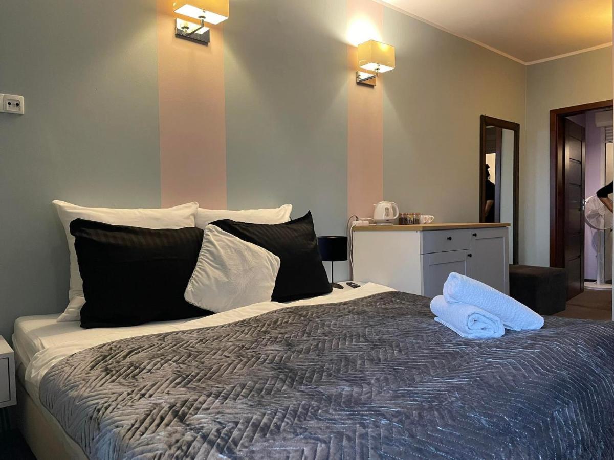 Rynek 14 & Restaurant Bed & Breakfast อีนอวรอตสวาฟ ภายนอก รูปภาพ